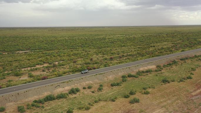 原创 新疆库车荒野草原公路自驾游旅行