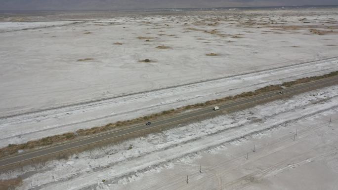 原创 新疆库车盐碱地荒野公路自驾游旅行