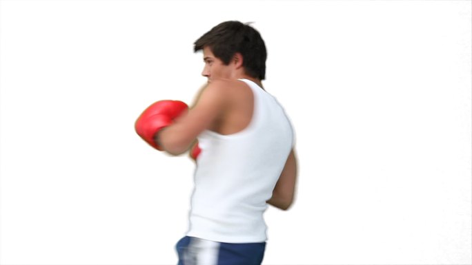 一个男人在白色背景下练习他的跆拳道