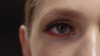 0下载女性眼睛眨眼的特写镜头1下载a眨眼透明通道特效素材1下载睁眼