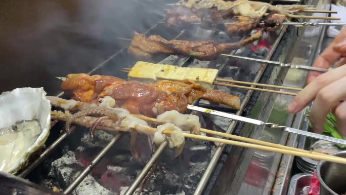 夜宵烧烤茄子羊肉串海鲜烤鱼烧烤店大排档