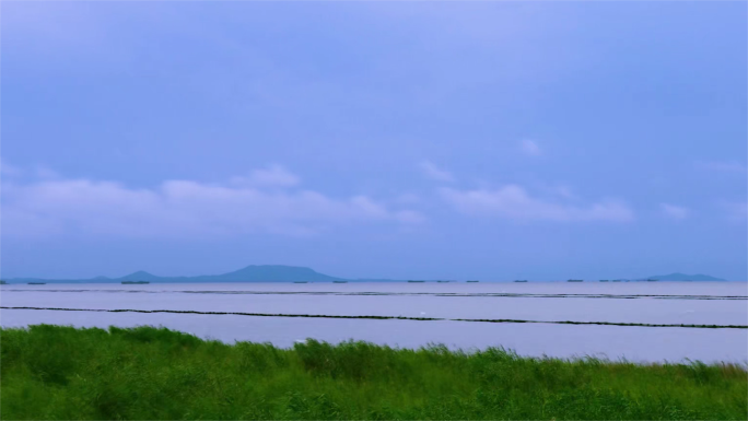 台风来临之前出海船只纷纷回港