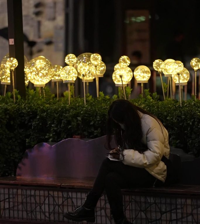 疫情消散后的人们