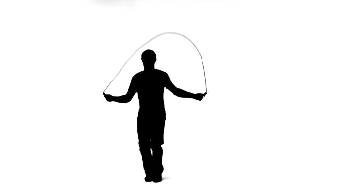 一个男人跳绳剪影慢镜头，在白色背景下