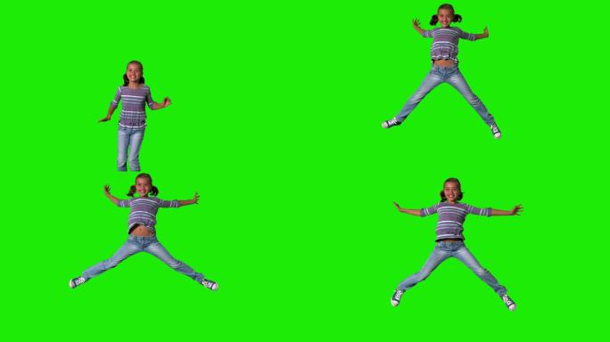 微笑的女孩跳上跳下在绿色屏幕的慢动作
