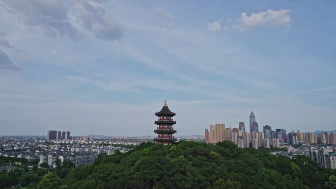 绍兴文笔塔与世茂天际中心城市建筑风光
