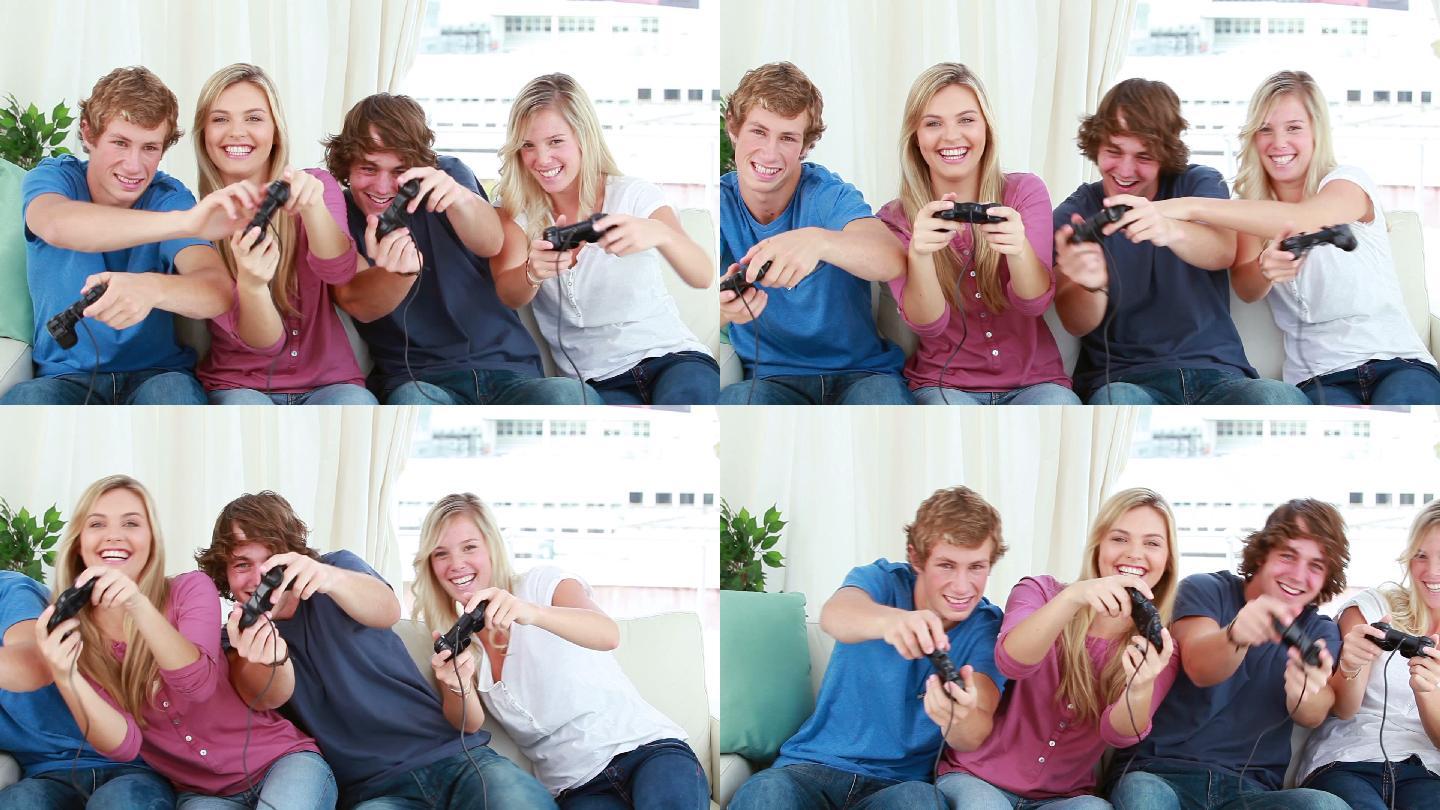 快乐的朋友们一起在客厅玩电子游戏