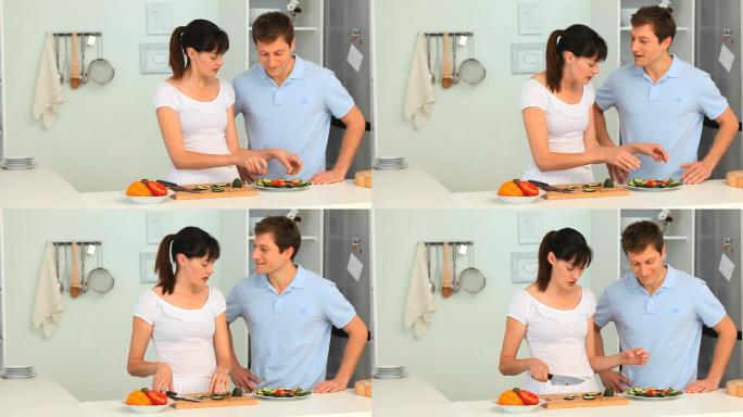一个女人在厨房教她的男朋友如何做饭