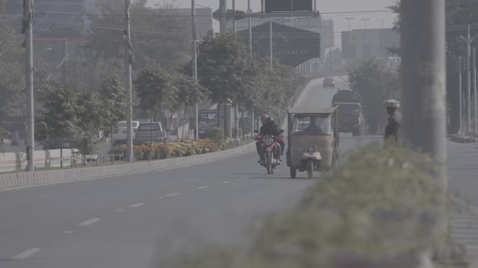 巴基斯坦道路骑摩托人