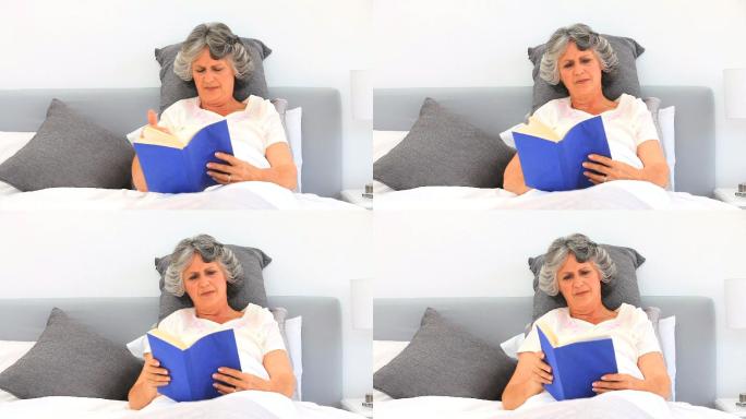 退休妇女在读一本书