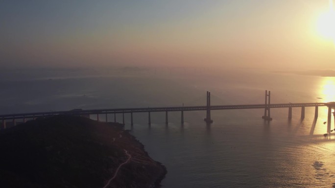 黄昏下的平潭海峡大桥