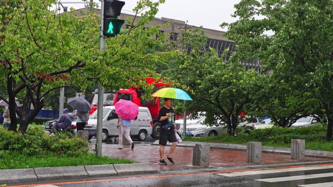 雨天过马路