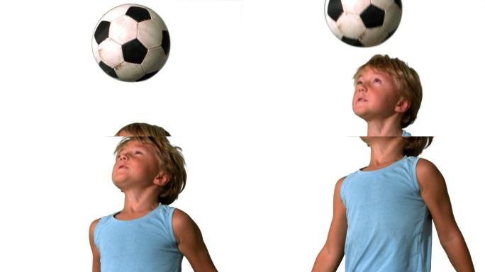 白色背景下的慢镜头里，小男孩顶着足球