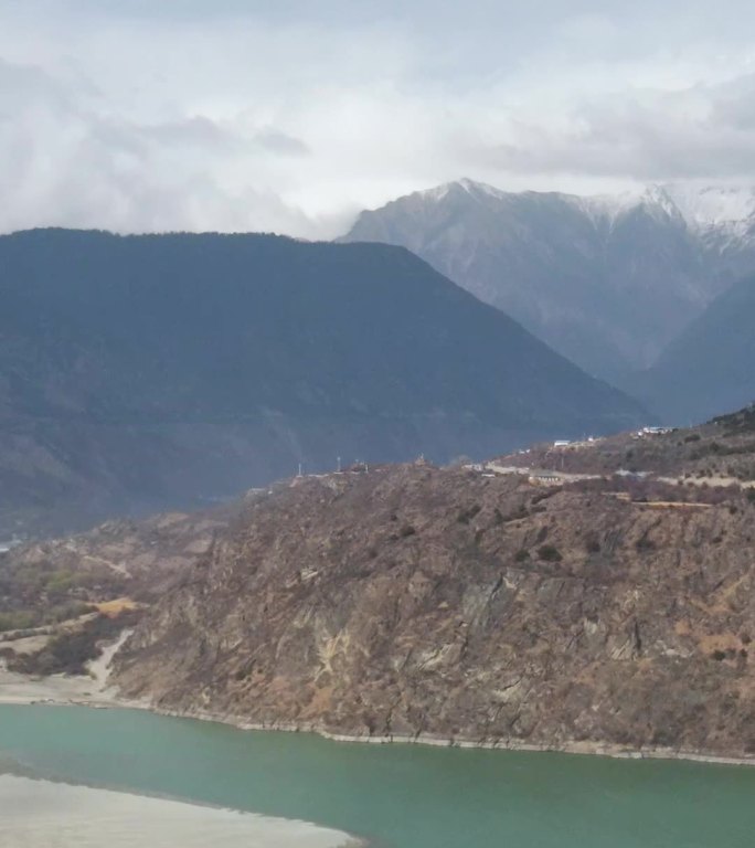 雅鲁在藏族布大峡谷 (2)