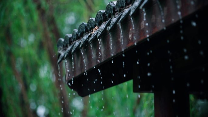 屋檐雨滴-古镇雨天