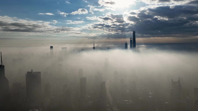 上海平流雾 地标耶稣光 上海晨雾