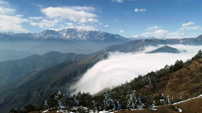 四川泸定华尖山顶航拍贡嘎雪山云海日出