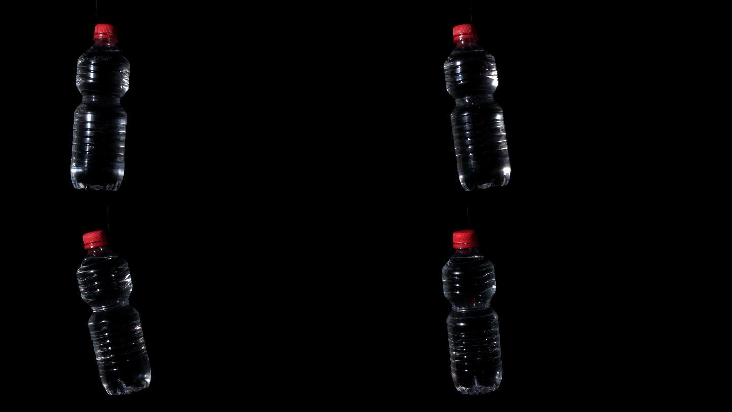 塑料瓶在黑色表面慢动作旋转
