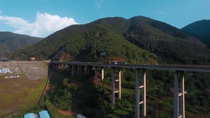 高架桥高速公路视频云南会泽毛家坝