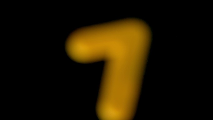 在慢镜头中，数字7出现在黑色背景上
