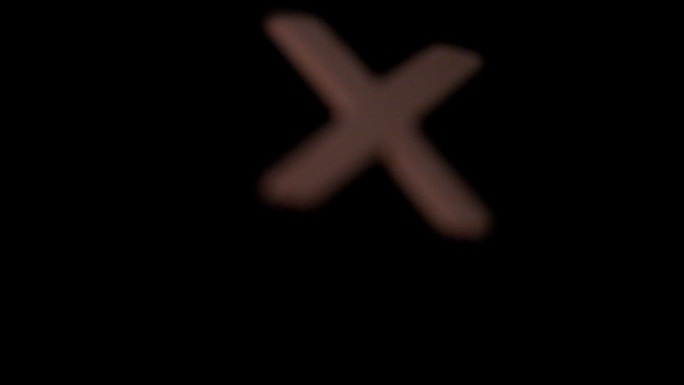 字母x在慢镜头中在黑色背景上升起