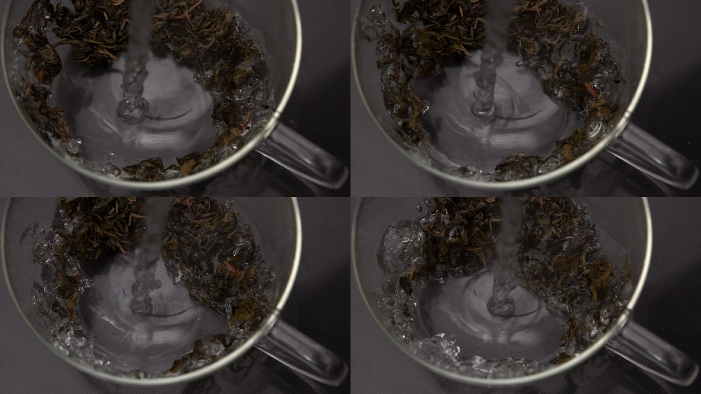 慢动作将水倒在玻璃杯中松散的花草茶上