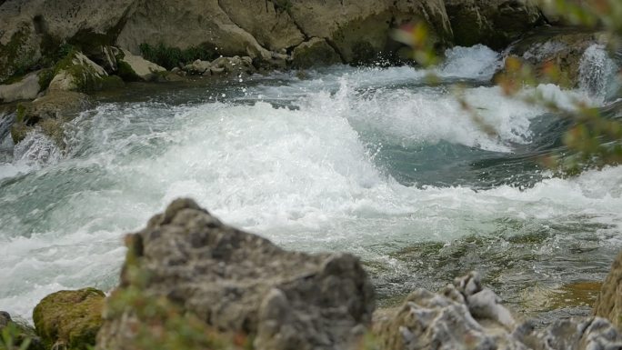 清澈  流水