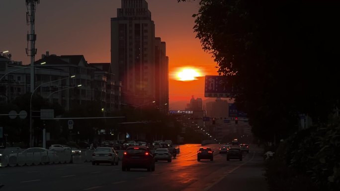 傍晚城市路段