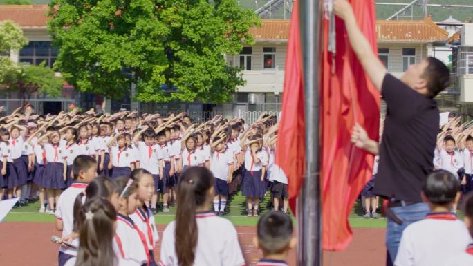 学校中学生小学生课间学校操场升旗降旗仪式