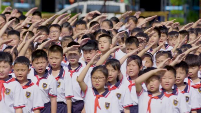 学校中学生小学生课间学校操场升旗降旗仪式