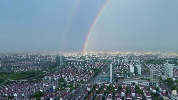 航拍4k上海雨后彩虹城市风光宣传片双彩虹