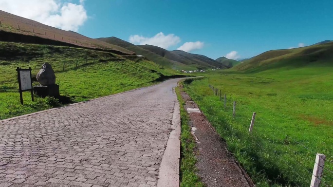 山间公路蒙古包拍摄视频