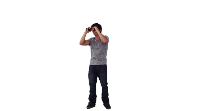 一个男人在白色背景下用双筒望远镜看东西