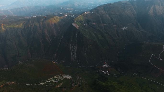 绕山公路村庄拍摄视频