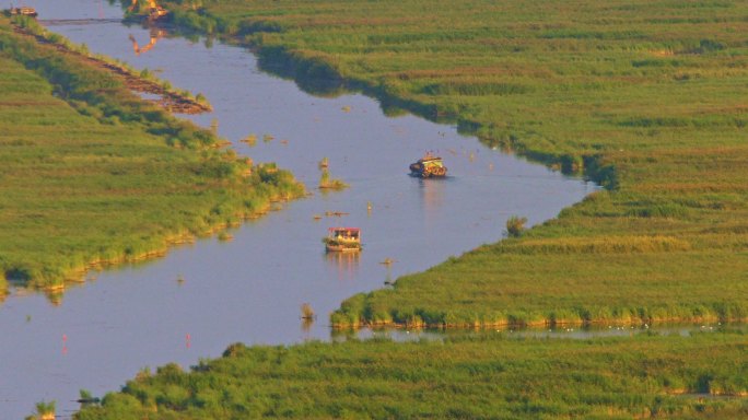 直升机航拍内蒙古乌梁素海湿地游船14