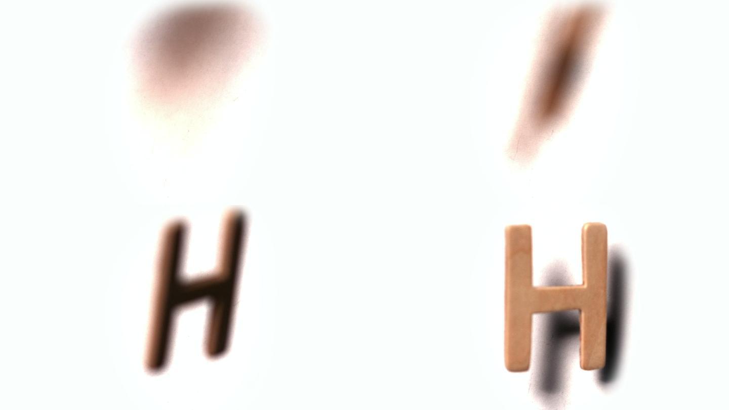 字母h在慢镜头中在白色背景上升起