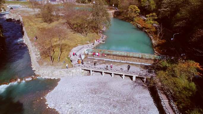 四川东拉山大峡谷彩林航拍