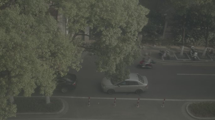 南京街头俯拍汽车交通