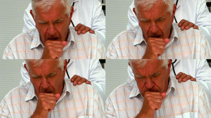 医生检查病人咳嗽的慢动作