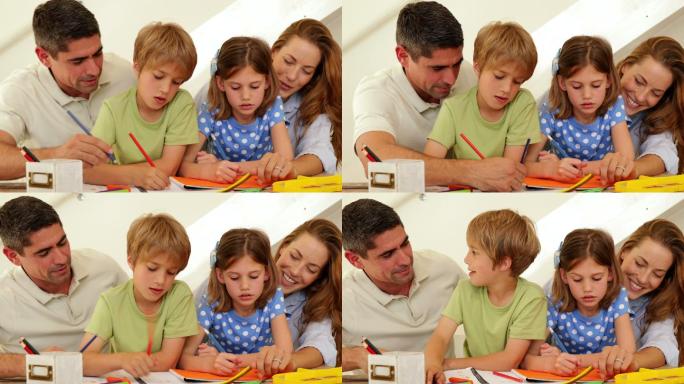 快乐的父母和孩子一起在家里的客厅里涂色