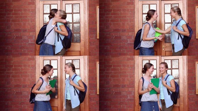 同学们在走廊见面，在大学里互相拥抱