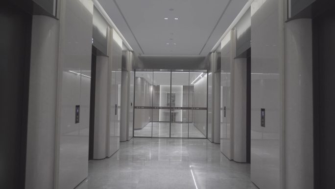 干净整洁的 电梯间 长廊