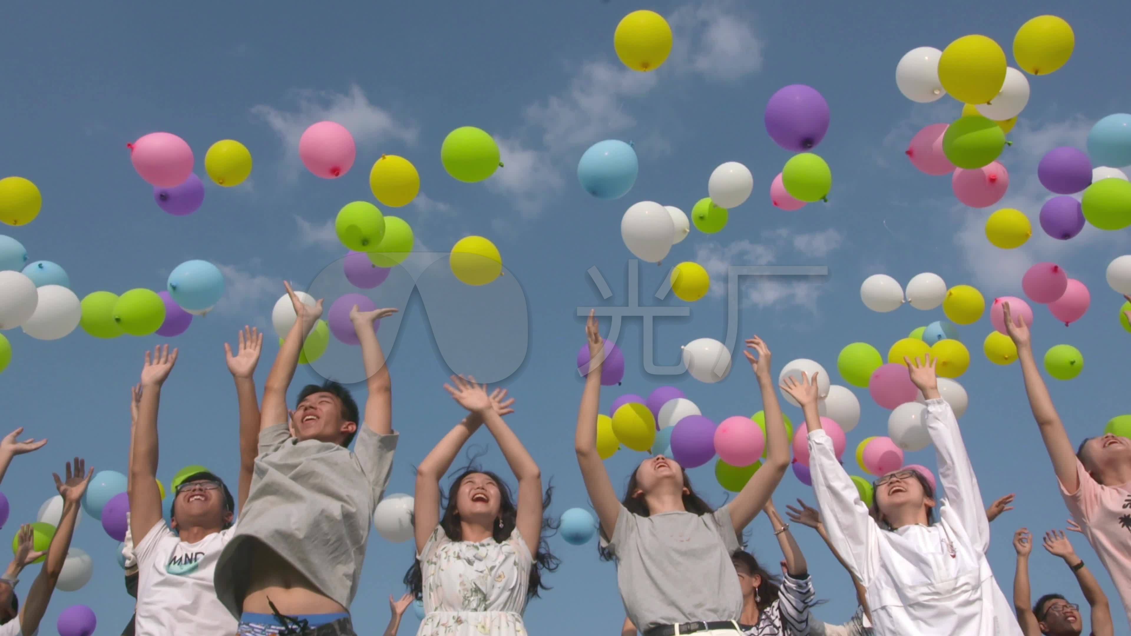 女孩拿气球素材-女孩拿气球图片-女孩拿气球素材图片下载-觅知网