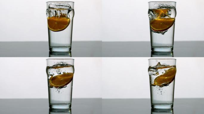 在慢镜头中，橙子片落入一品脱的水中