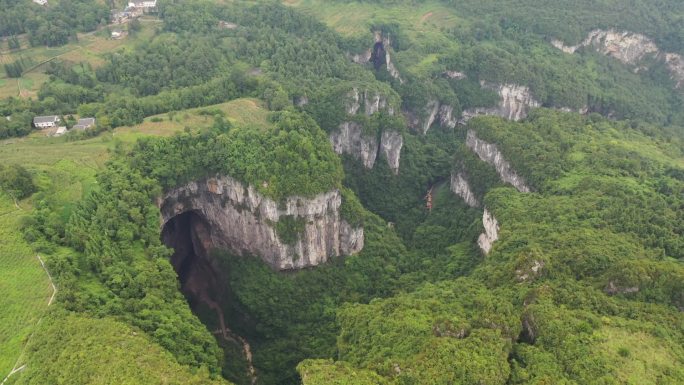 原创 重庆武隆天坑天生三桥喀斯特地貌航拍