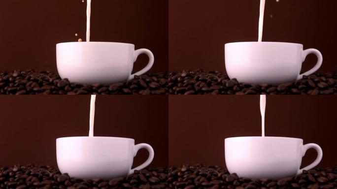 慢动作将牛奶倒入白色的咖啡杯中