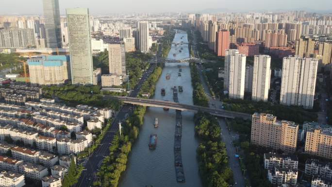 忙碌的 京杭大运河 无锡段 水路运输
