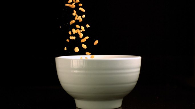 米粒落在碗里的慢动作