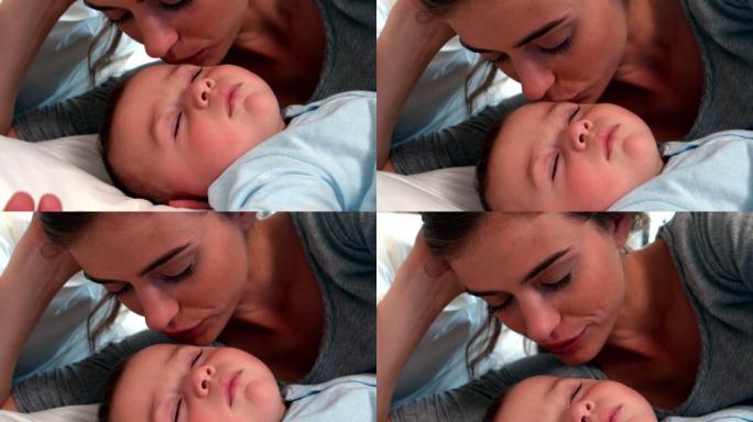慢镜头里，母亲和熟睡的男婴躺在床上