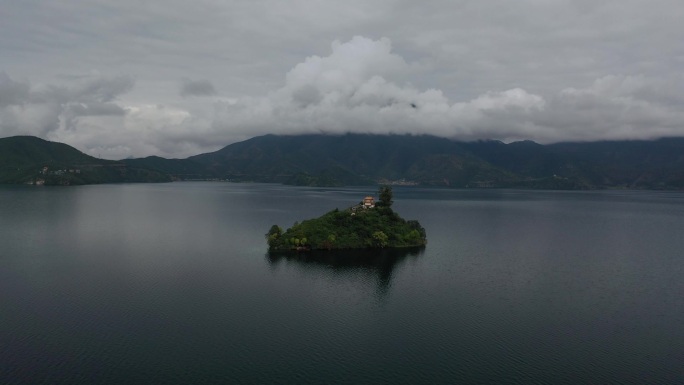 原创 云南丽江宁蒗县泸沽湖自然风光航拍